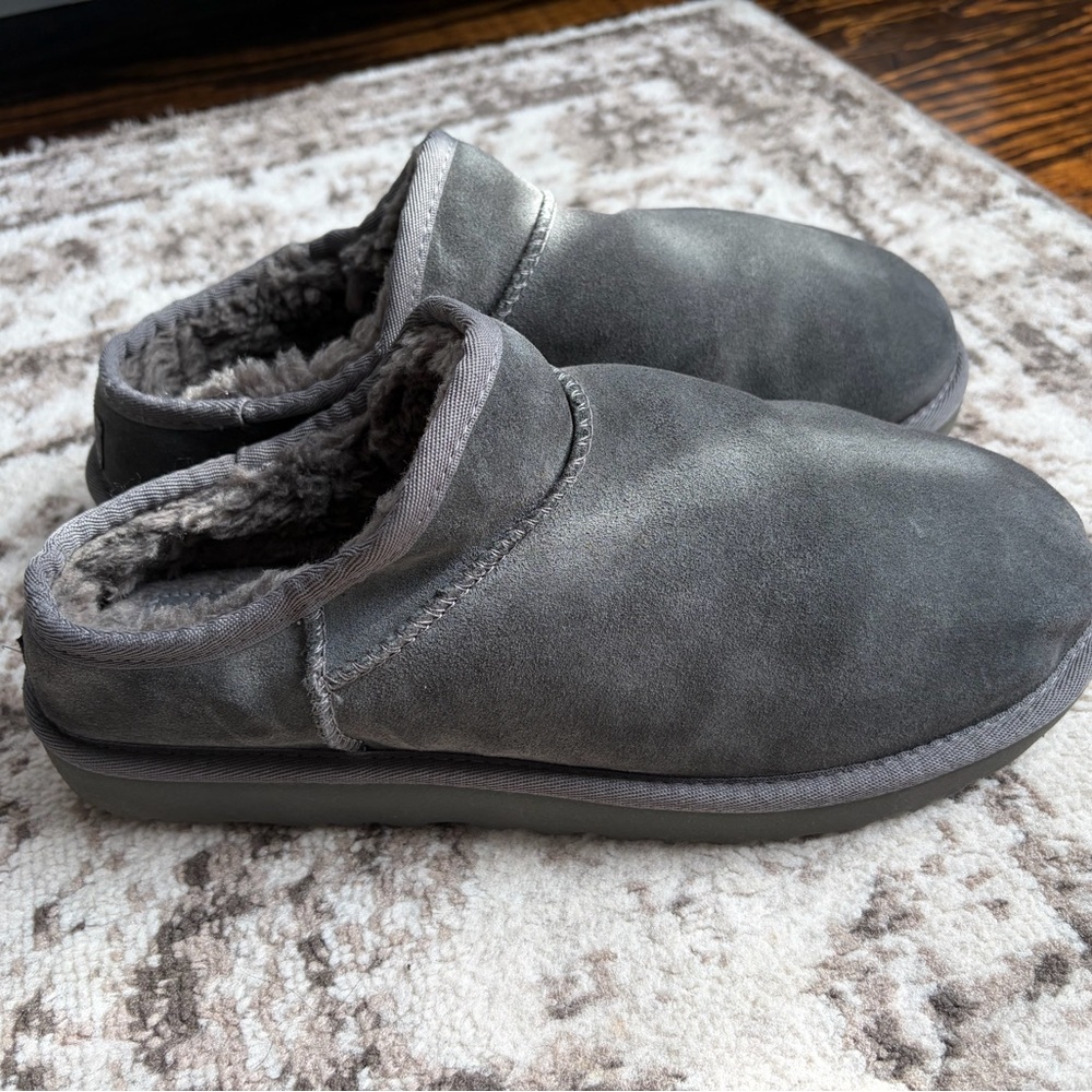 LAST CHANCE!! 
UGG Classic- Australia Gray